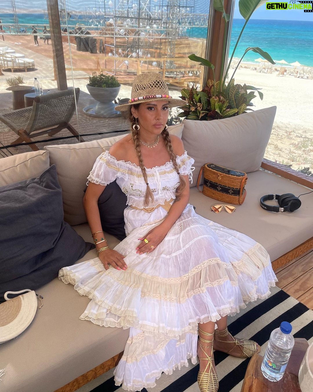 Yasmin Raeis Instagram - Earlier today🎥, shooting with @el.podcasters, stay tuned… #staytuned