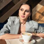 Yasmin Raeis Instagram - On fire game on 🔥 Photographer @malakelaraby Stylist @by_lamiskhalil Videographer @mohamedoka1 Designer @farahseif.official PR:Marwa Elsawy, Hebatallah Mohamed MUA @monagamalofficial Jewelery @glamour.jewellery Venue @fairmontnilecity Hairdresser @fady.mohsen1 @alsagheersalons #yasminraeis #photoshoot #photos #celebrity #glamour #yasmin_raeis #ياسمين_رئيس