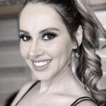 Yasmin Raeis Instagram - Be positive. Stay happy and don’t let the negativity of the world get you down . . . Make up @mirnakauzman.makeup . . #ياسمين_رئيس #yasmin_raeis #bepositive✌