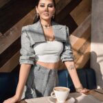 Yasmin Raeis Instagram - On fire game on 🔥 Photographer @malakelaraby Stylist @by_lamiskhalil Videographer @mohamedoka1 Designer @farahseif.official PR:Marwa Elsawy, Hebatallah Mohamed MUA @monagamalofficial Jewelery @glamour.jewellery Venue @fairmontnilecity Hairdresser @fady.mohsen1 @alsagheersalons #yasminraeis #photoshoot #photos #celebrity #glamour #yasmin_raeis #ياسمين_رئيس