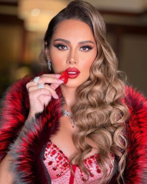 Yasmine Raeis Instagram - ‏Thank you @sadekmajed 
‏@shatwa_outerwear 
‏@takatjewels 
‏@louboutinworld 
‏@nesmamansourmakeup 
‏@fady.mohsen1 from @alsagheersalons 
‏  @mayajules ❤️❤️❤️❤️ 

#yasminraeis
#yasmin_raeis