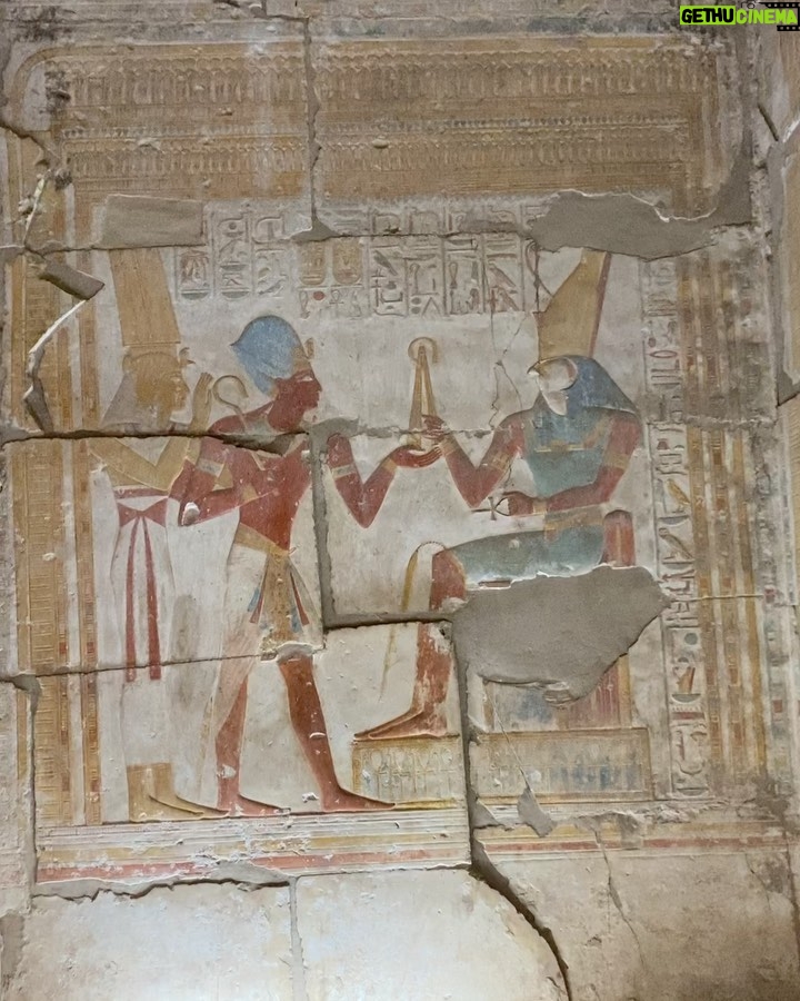 Yasmin Raeis Instagram - أول مره في حياتي ادخل معبد فرعوني حسيت احساس غريب اول مره أحسه في حياتي قد ايه مصر جميله وعظيمه ومهمه وقد ايه الارض دي اصل كل حاجه ❤️🇪🇬 #سوهاج #ابيدوس #مصر #thisisegypt