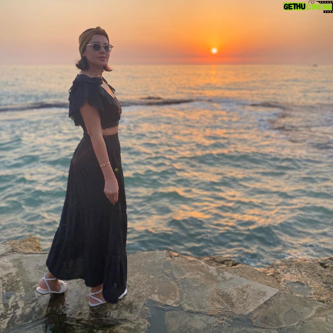 Yasmine Raeis - 50.2K Likes - عيد سعيد عليكم 🌺🌺