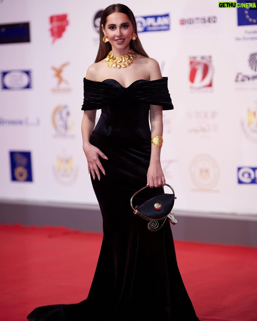 Yasmin Raeis Instagram - Last night at the opening of @aiwffestival✨ Styled by @nada_hussam Dressed in @nourfathallah Jewerly @nadosjewellery Bag @nebet_eg Hair & Makeup @alsagheersalons 🤩🤩 😊 taken by @digitised.ltd/