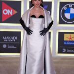 Yasmin Raeis Instagram - Black & White 🖤🤍 #elgounafilmfestival #مهرجان_الجونة_السينمائي Styled by @nada_hussam Dress @timaabid.sa Jewerly @iramjewelry_ Makeup @mirnakauzman.makeup Hair @malaksamy_1 @alsagheersalons PR: @carrotscompanypro