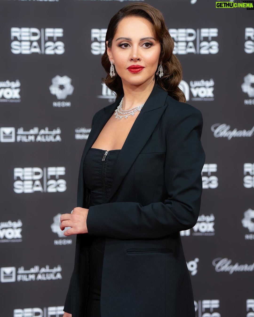 Yasmin Raeis Instagram - More of the premiere for إلى إبنى movie.. @redseafilm Jewelry @lafijewelry Makeup @furatabaalkhail Hair @saraomar4104 Photography @mohannad_am #redsea#مهرجان_البحر_الأحمر_السينمائي_الدولي