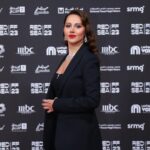Yasmin Raeis Instagram - السجادة الحمراء لعرض فيلم إلى أبني … لظافر العابدين خلال فاعليات مهرجان البحر الأحمر السينمائي✨ Jewellery : @lafijewelry ‏ Makeup: @furatabaalkhail Hair: @saraomar4104 ‏PR: @carrotscompanypro #RedSeaIFF23 #مهرجان_البحر_الأحمر_السينمائي_الدولي