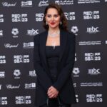 Yasmin Raeis Instagram - السجادة الحمراء لعرض فيلم إلى أبني … لظافر العابدين خلال فاعليات مهرجان البحر الأحمر السينمائي✨ Jewellery : @lafijewelry ‏ Makeup: @furatabaalkhail Hair: @saraomar4104 ‏PR: @carrotscompanypro #RedSeaIFF23 #مهرجان_البحر_الأحمر_السينمائي_الدولي