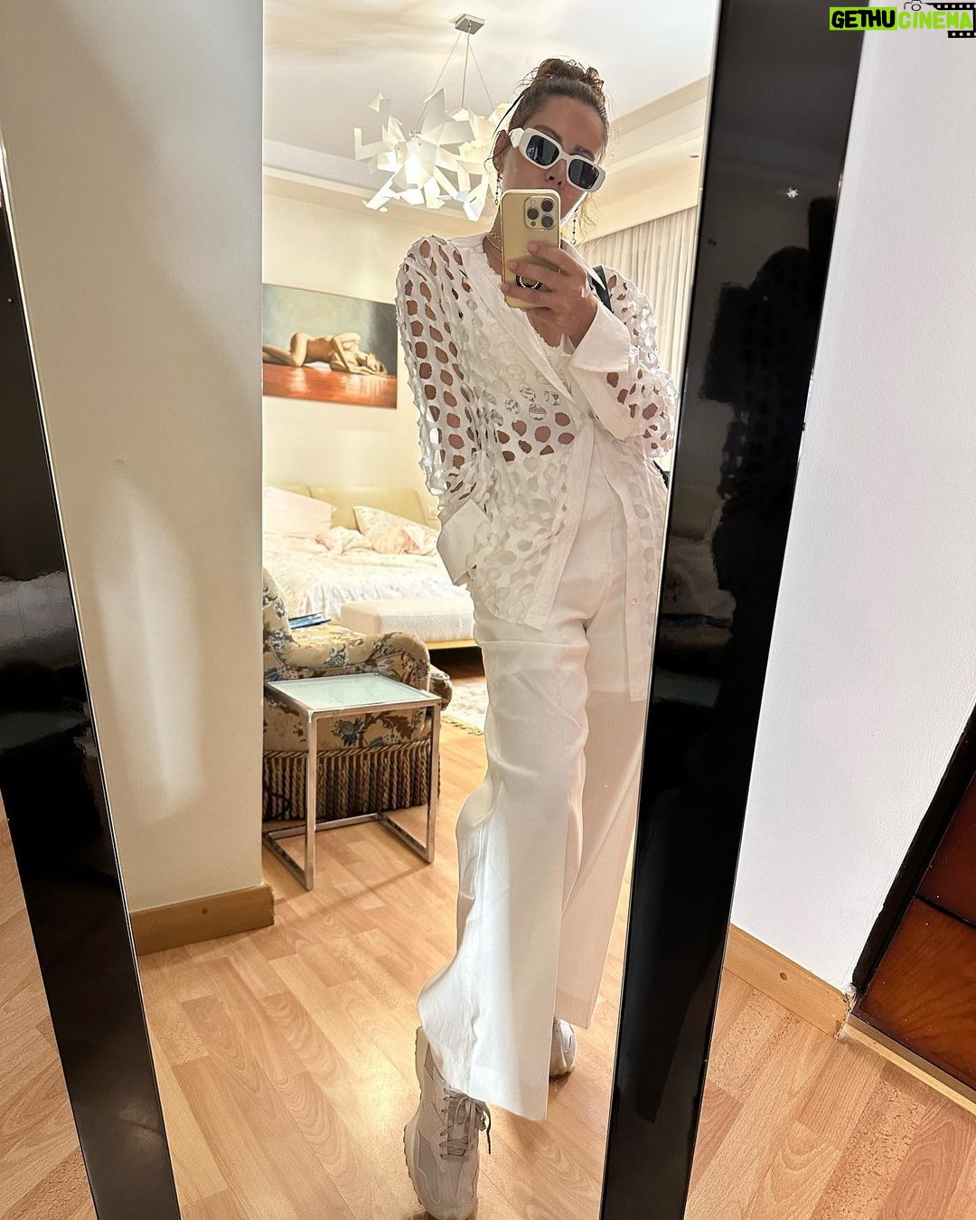 Yasmin Raeis Instagram - صدمة فركش فجأة 😮🤍🤍🤍 بحب شغلي قوي