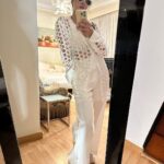 Yasmin Raeis Instagram - صدمة فركش فجأة 😮🤍🤍🤍 بحب شغلي قوي