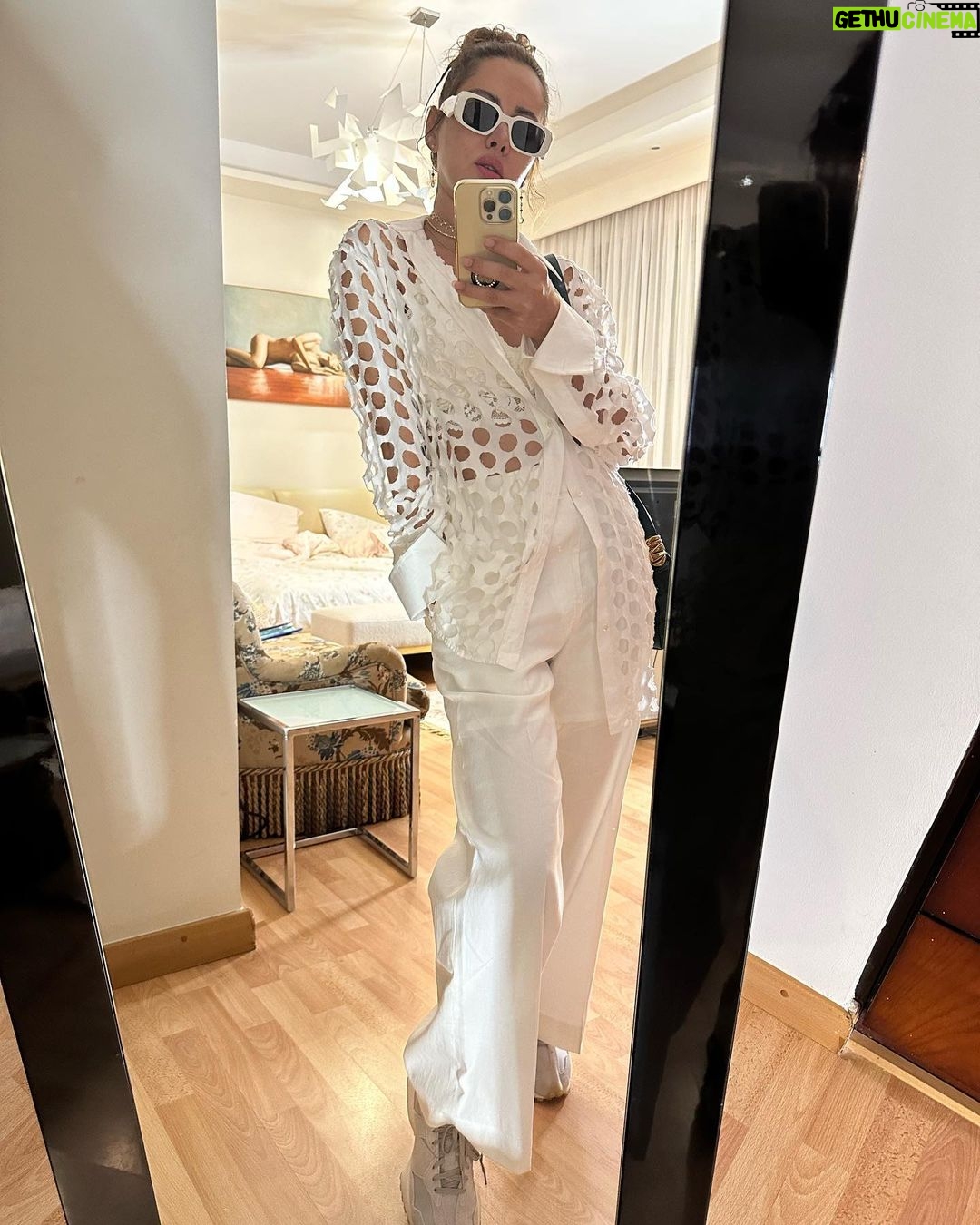 Yasmin Raeis Instagram - صدمة فركش فجأة 😮🤍🤍🤍 بحب شغلي قوي