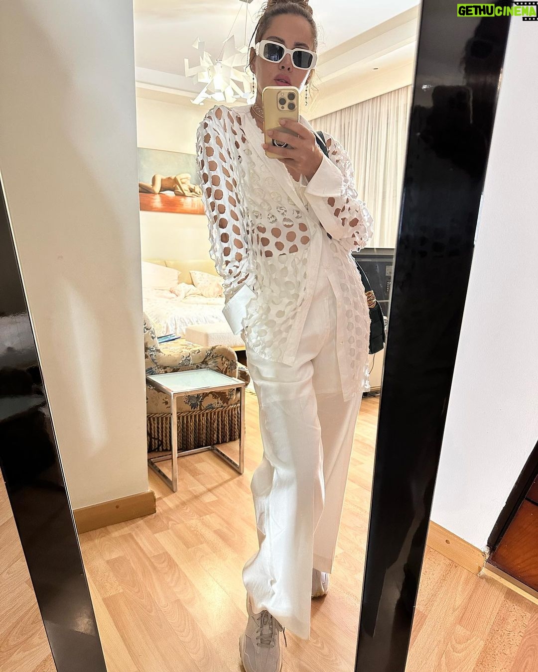 Yasmin Raeis Instagram - صدمة فركش فجأة 😮🤍🤍🤍 بحب شغلي قوي