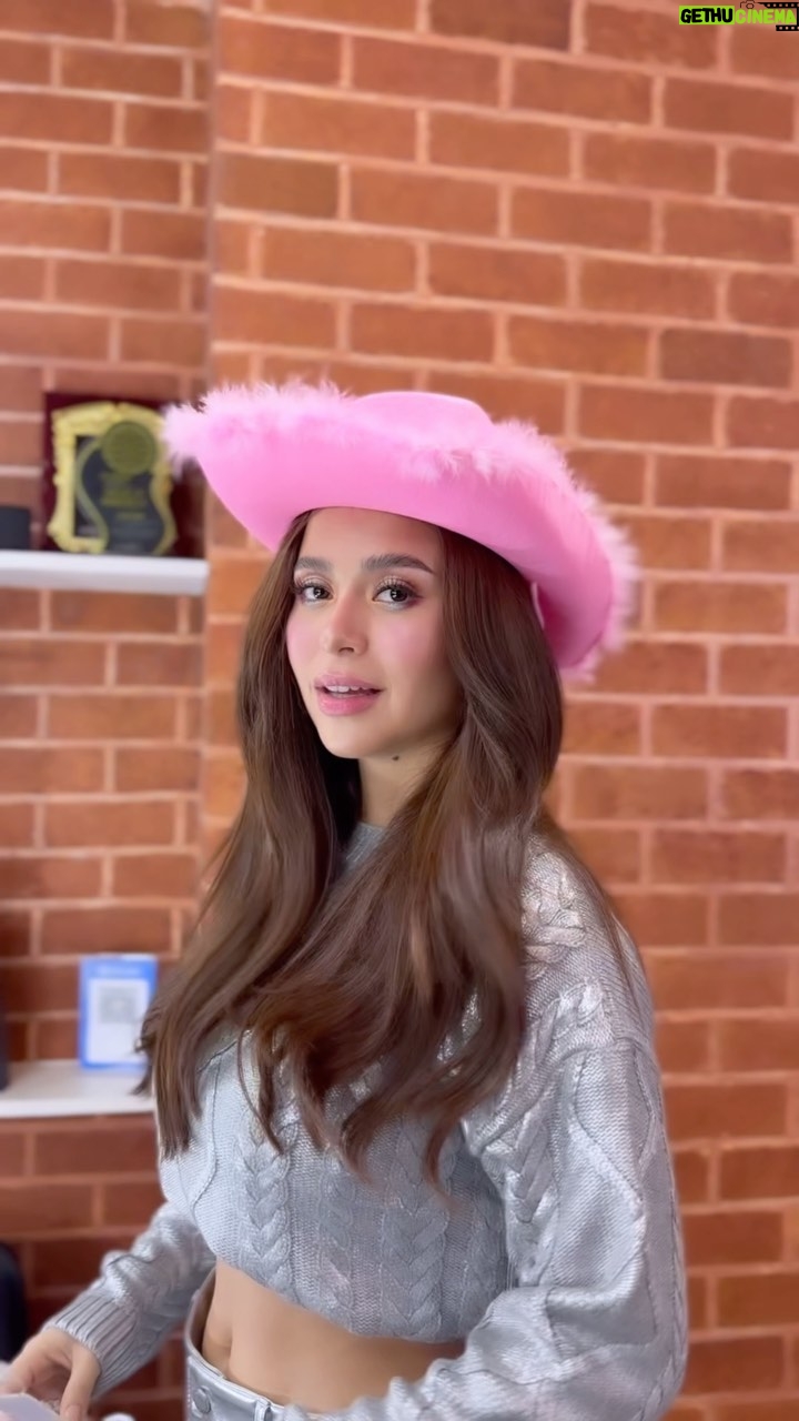 Yassi Pressman Instagram - she’s on the cover of STYLISH MAGAZINE this month 🪄 YP Glam Team: @styledbycath @cathsobrevega @juzzyjustin @ktlandingin @brixbatalla @bdelgadomua Team YP : @vanialtomonte @anykkaasistio @ellatagaca @stylishmagazine.online @stylishtv.series
