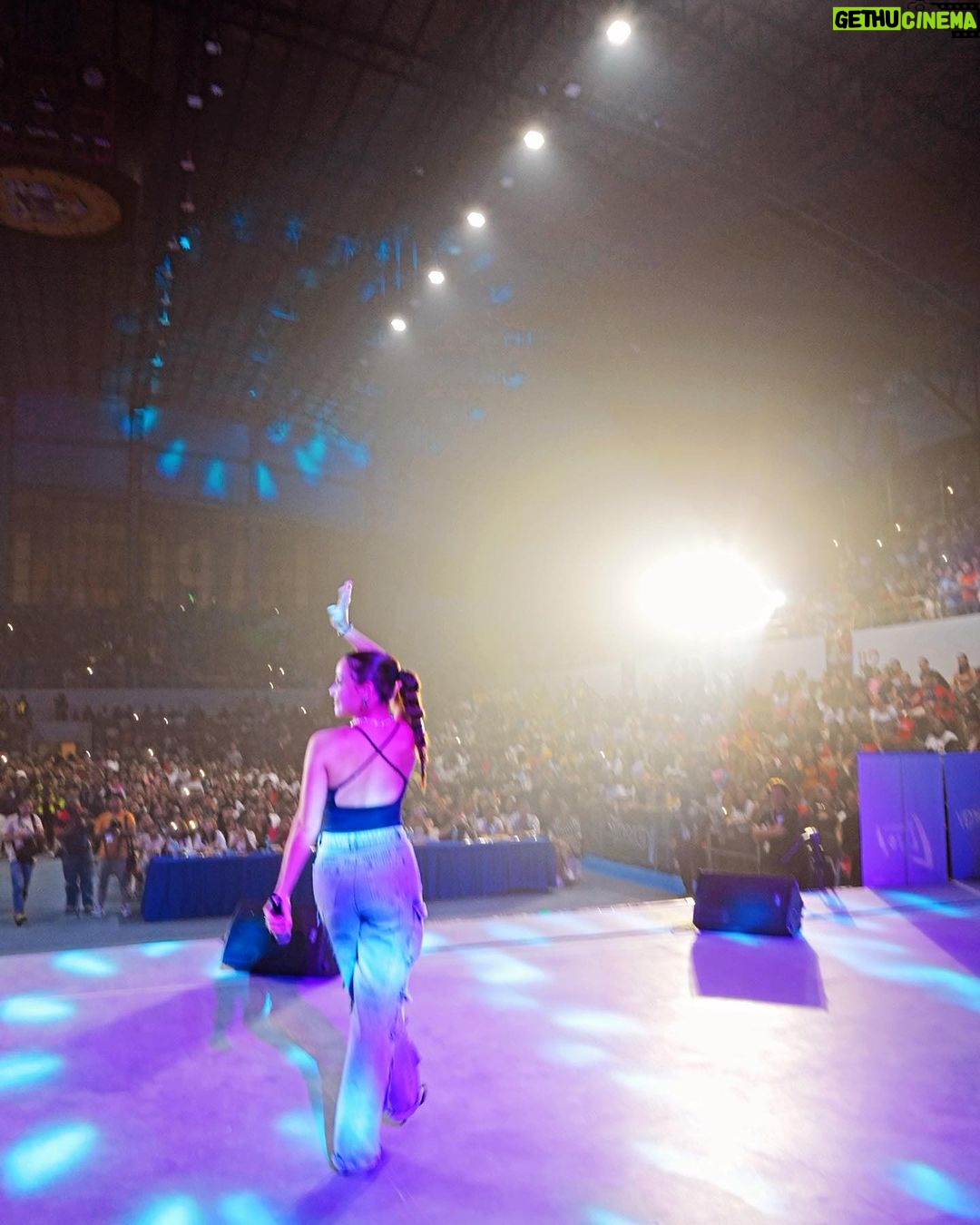 Yassi Pressman Instagram - DAGHANG SALAMAT CEBU 🤍 gihigugma po namin kayong tanan! #BLACKRIDER