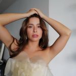 Yassi Pressman Instagram - feeling festive in @pattyang_ & @islakislap x @kosmos.orchids 🎄