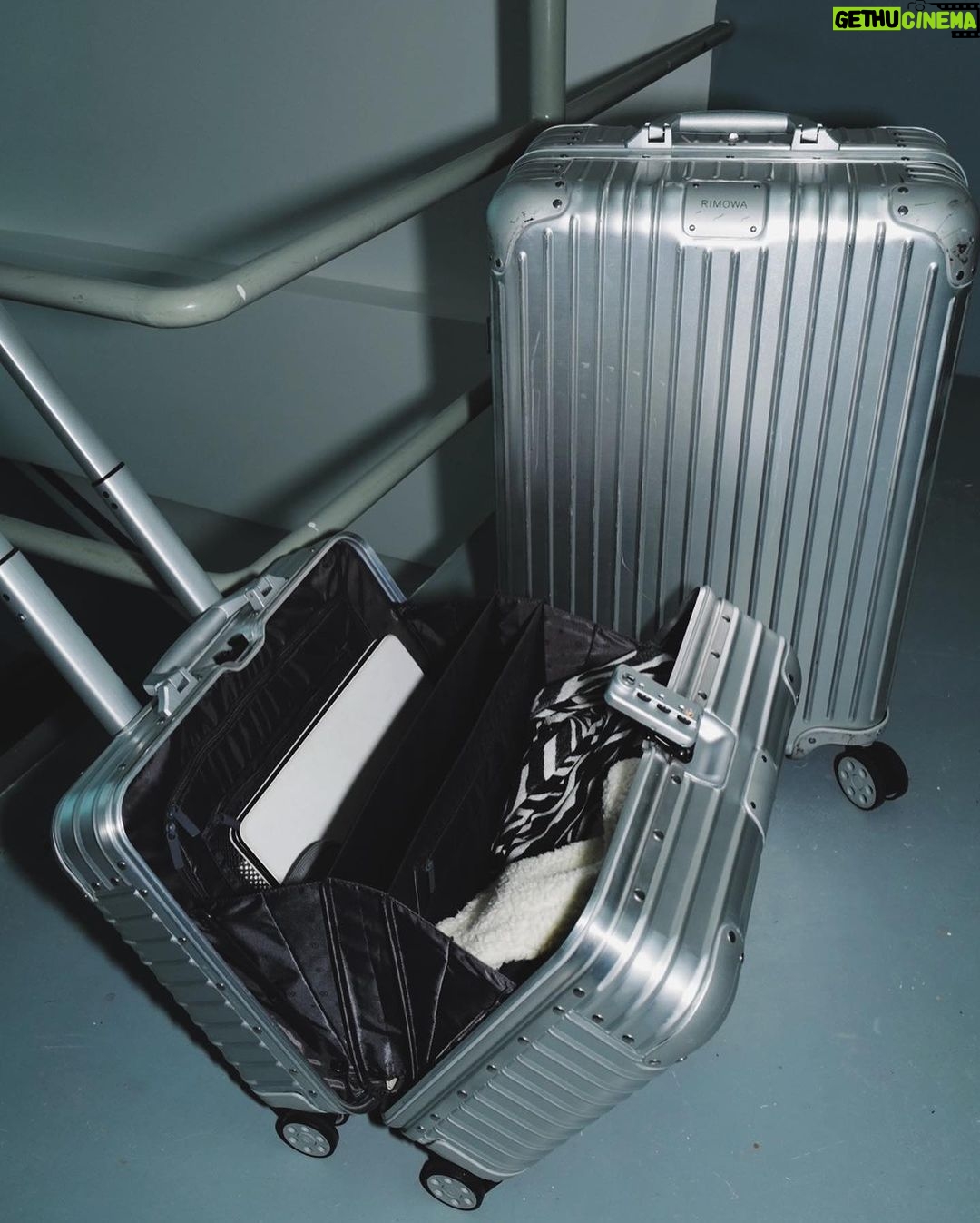 Yassi Pressman Instagram - gotta catch a flight for my show tonight đŠī¸ ~ new baby bag with me to add to the @rimowa collection at home đ¤ see yall at the Lapu-Lapu Hoops Dome tonight đ Cebu City, Philippines