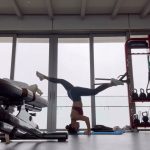 Yassi Pressman Instagram - leaving the past year and entering the new one with only good energy 🕊️⚖️🧘🏼‍♀️ fit The Sylvie @boomsasonquickcustom @boomsason