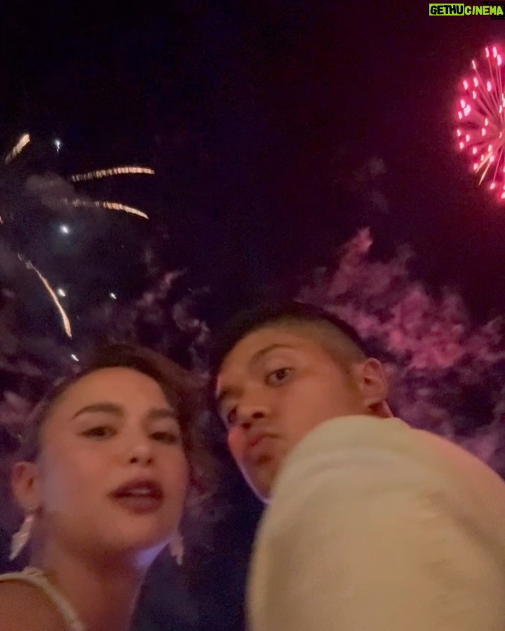 Yassi Pressman Instagram - a beautiful night of love 🫶🏻🤍🎇 swipe to the end for a kilig surrrpwiiz 🙈😍🥰