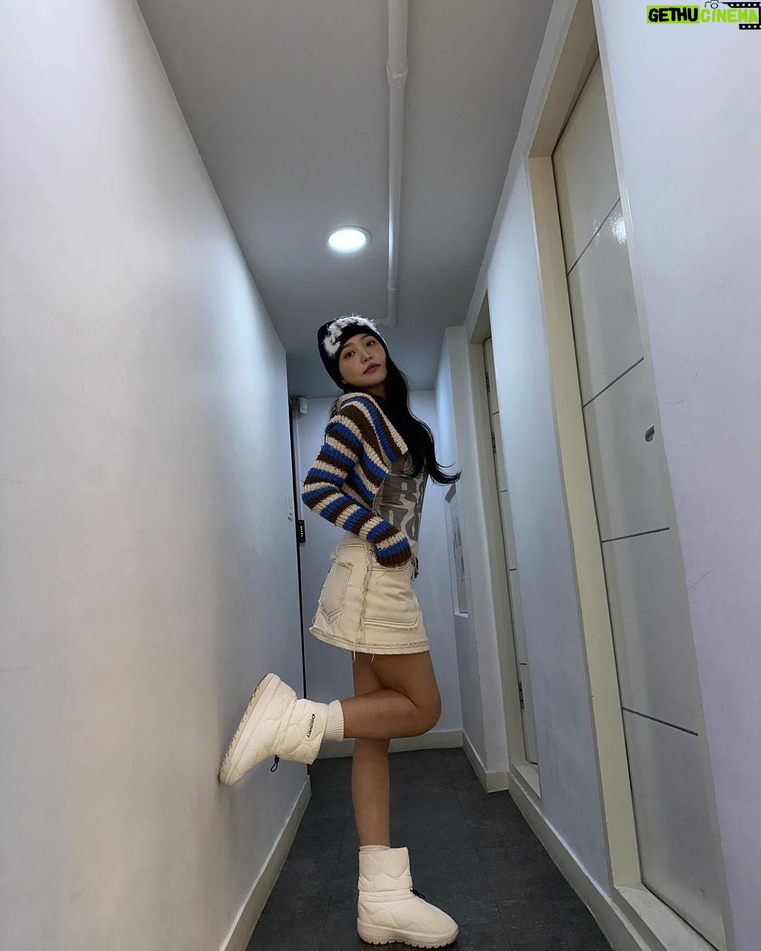 Yeri Instagram - Have a lot of fun in December, everyone!