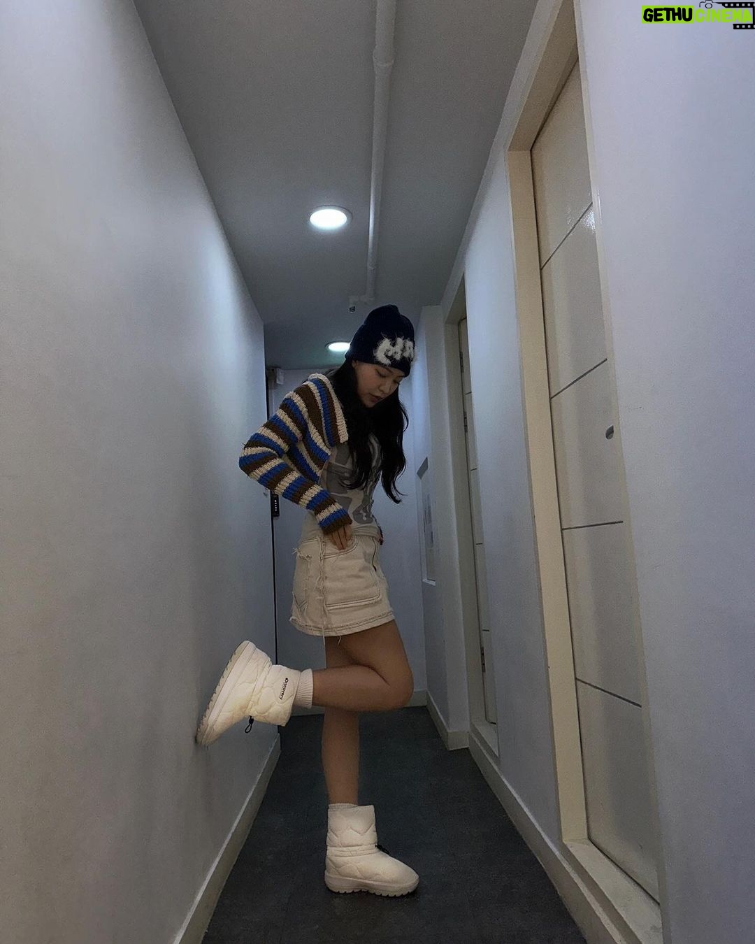 Yeri Instagram - Have a lot of fun in December, everyone!