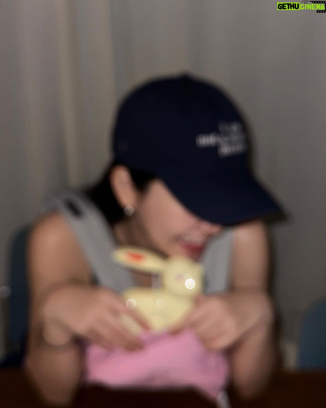 Yeri Instagram - I AM NOT A MORNING PERSON >yes i am 🐇🍑🌸