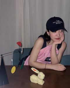 Yeri Instagram - I AM NOT A MORNING PERSON >yes i am 🐇🍑🌸
