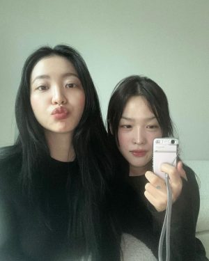 Yeri Instagram - 사샤 언니와의 추억 하나 on youtube <suesasha channel> ★♥••🤍🛼