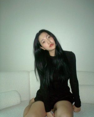 Yeri Instagram - 사샤 언니와의 추억 하나 on youtube <suesasha channel> ★♥••🤍🛼