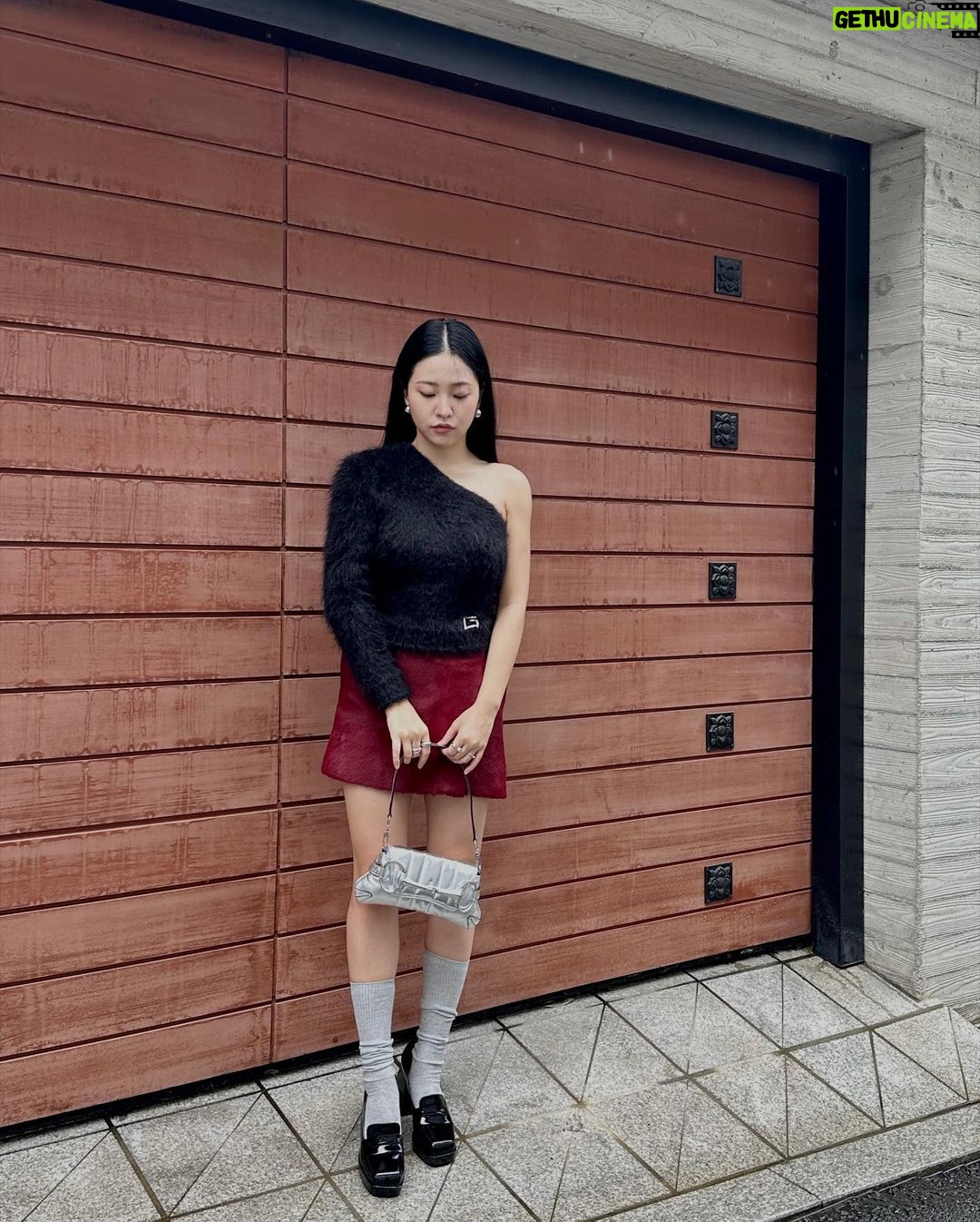 Yeri Instagram - β€οΈβπ©ΉπΌπ»π€ @gucci #Gucci #GucciHorsebitChain