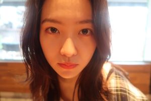 Yeri Instagram - 👧🏻🧏🏻‍♀️🥺🔙👁️‍🗨️