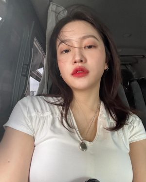 Yeri Instagram - 🦢🪽🤍☁️🛁🧴
