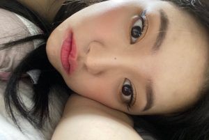 Yeri Instagram - 👧🏻🧏🏻‍♀️🥺🔙👁️‍🗨️