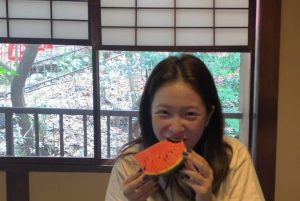 Yeri Instagram - 👧🏻🧏🏻‍♀️🥺🔙👁️‍🗨️