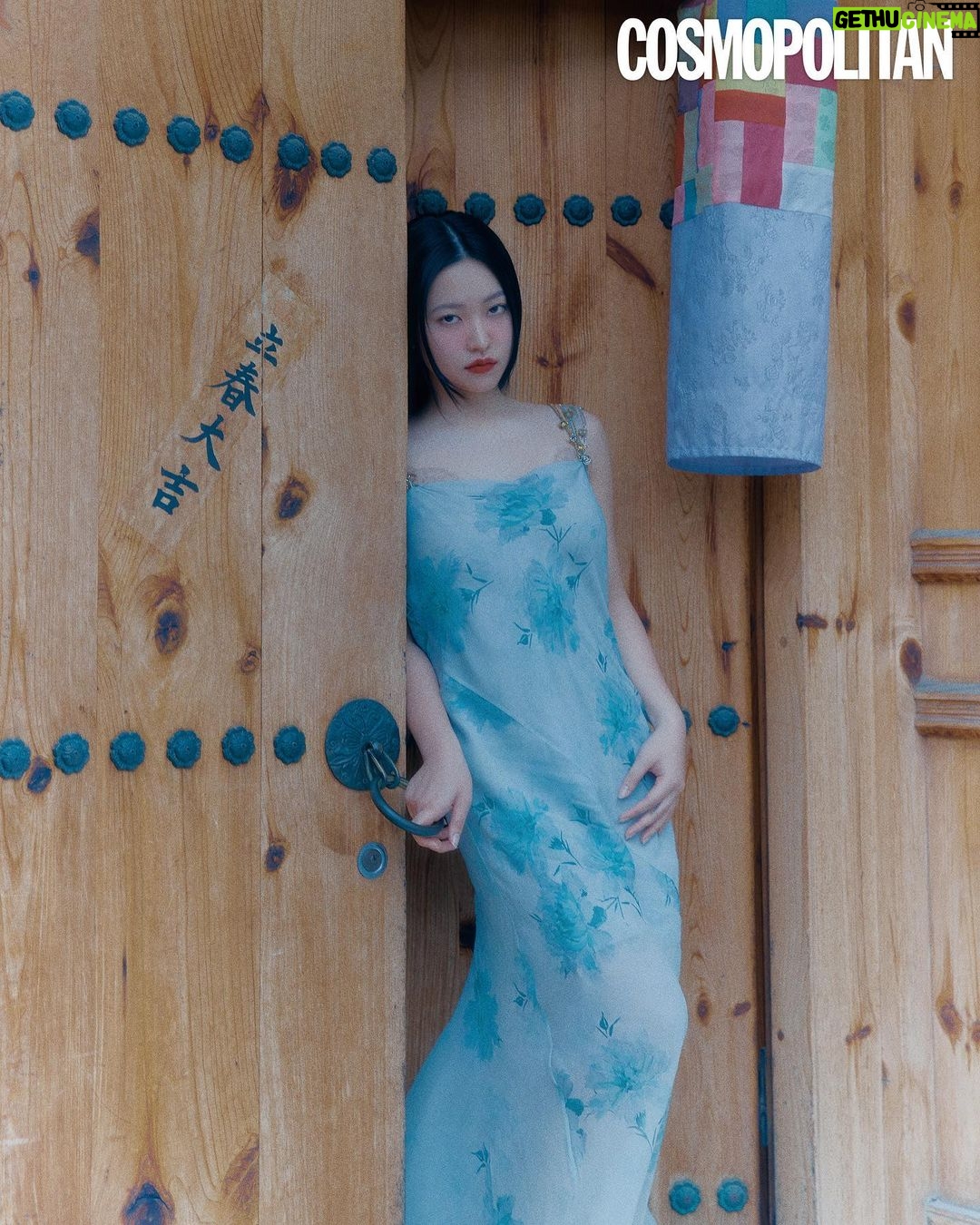 Yeri Instagram - NEW @cosmopolitankorea by @papersalt_ @jomimimimijo @gaffy @joohee_nam @kimujiny @ryukyungyoon thank you for taking your time to ask questions, I really loved answering for this interview ily🌺🌺