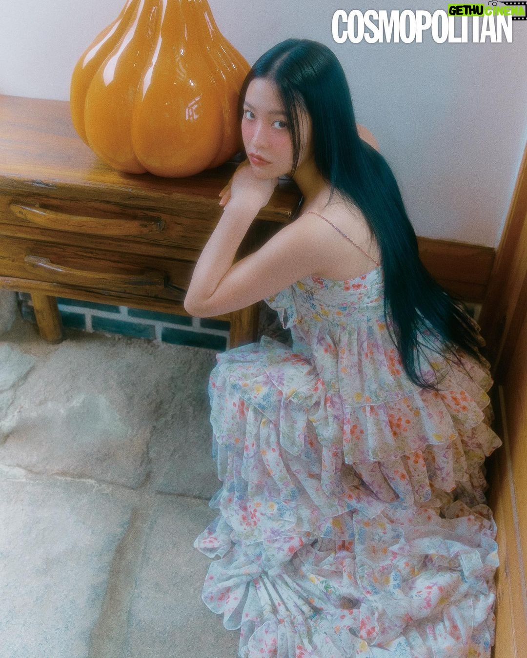 Yeri Instagram - NEW @cosmopolitankorea by @papersalt_ @jomimimimijo @gaffy @joohee_nam @kimujiny @ryukyungyoon thank you for taking your time to ask questions, I really loved answering for this interview ily🌺🌺