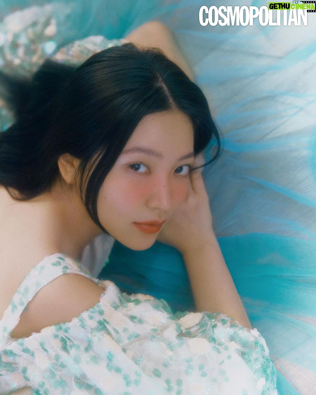 Yeri Instagram - NEW @cosmopolitankorea by @papersalt_ @jomimimimijo @gaffy @joohee_nam @kimujiny @ryukyungyoon thank you for taking your time to ask questions, I really loved answering for this interview ily🌺🌺