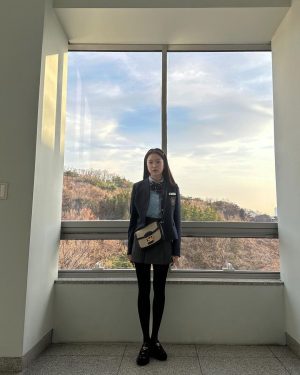 Yeri Instagram - 청담국제고등학교를 사랑해주신 모든 여러분들 감사합니다 열심히 준비한 작품이 너무 큰 사랑을 받아서 요즘 저희 팀 모두가 정말 행복합니다 제나를 만나서 많은 것을 배울 수 있었어요 부디… 저희를 잊지 말고 계속 궁금해하고 찾아주세요…🖤🔎💰🪬🔪 감사드립니다 !

#청담국제고등학교