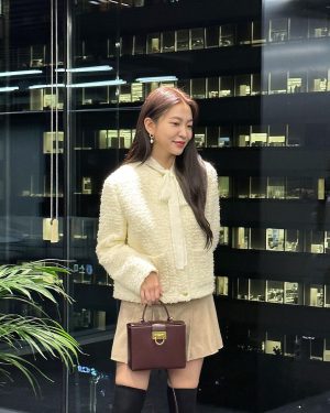 Yeri Instagram - 청담국제고등학교를 사랑해주신 모든 여러분들 감사합니다 열심히 준비한 작품이 너무 큰 사랑을 받아서 요즘 저희 팀 모두가 정말 행복합니다 제나를 만나서 많은 것을 배울 수 있었어요 부디… 저희를 잊지 말고 계속 궁금해하고 찾아주세요…🖤🔎💰🪬🔪 감사드립니다 !

#청담국제고등학교