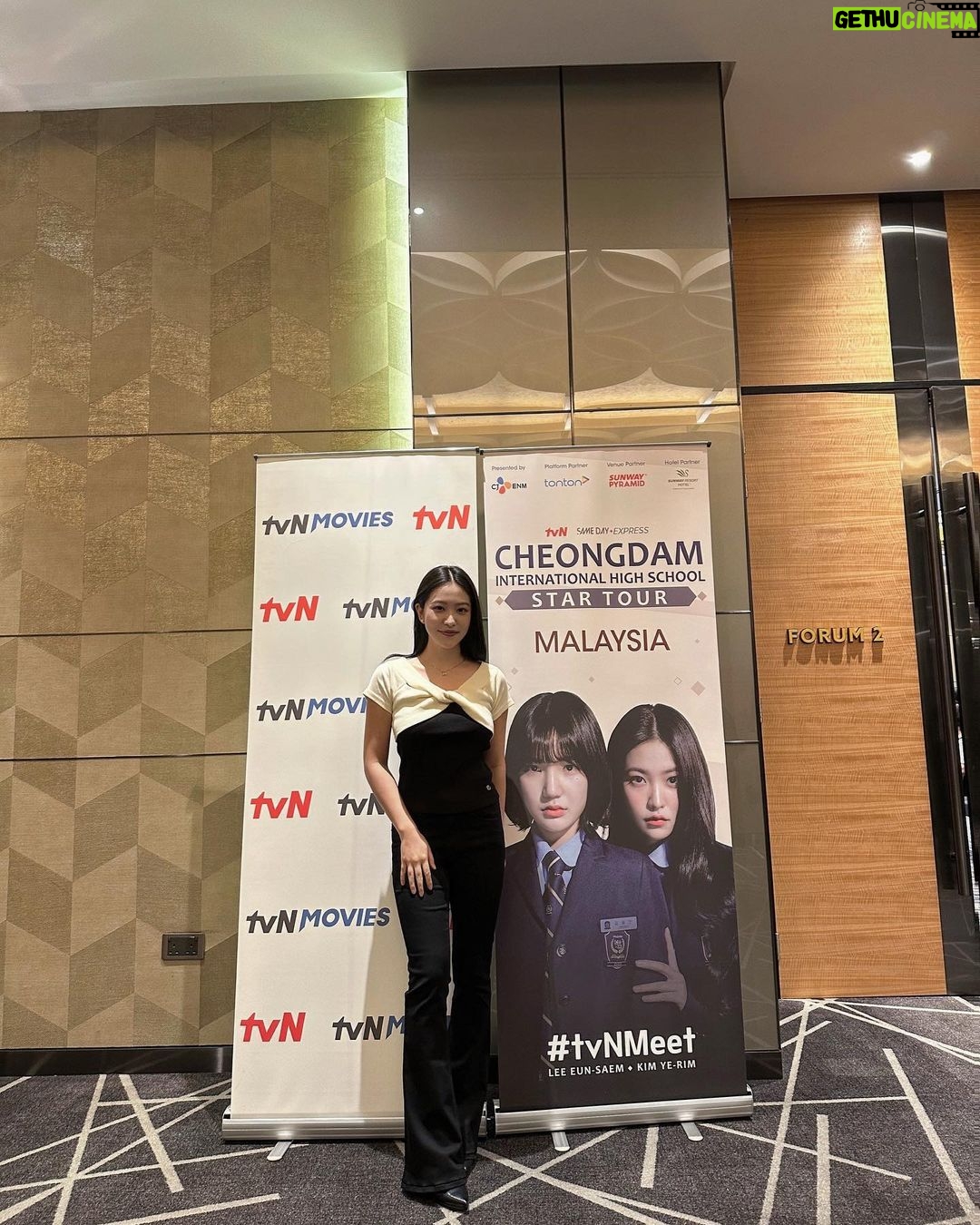 Yeri Instagram - It's such an honor to be here as an actress and thank you for loving our drama. Please look forward to the last episode…💔 love you Singapore & Malaysia !!!