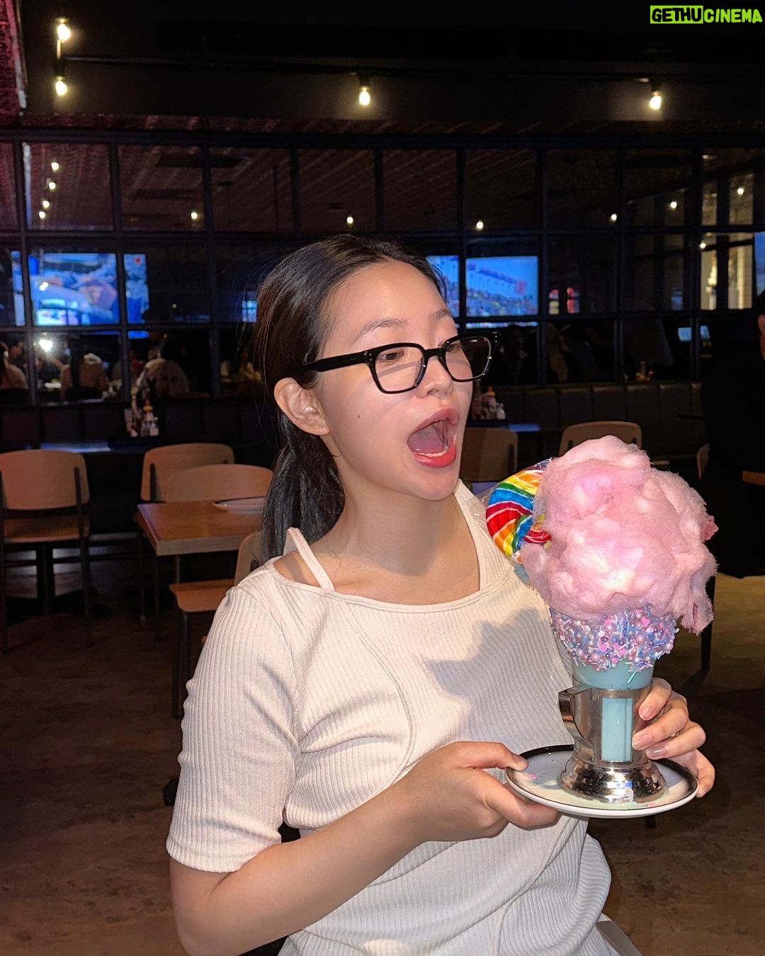 Yeri Instagram - It's such an honor to be here as an actress and thank you for loving our drama. Please look forward to the last episode…💔 love you Singapore & Malaysia !!!