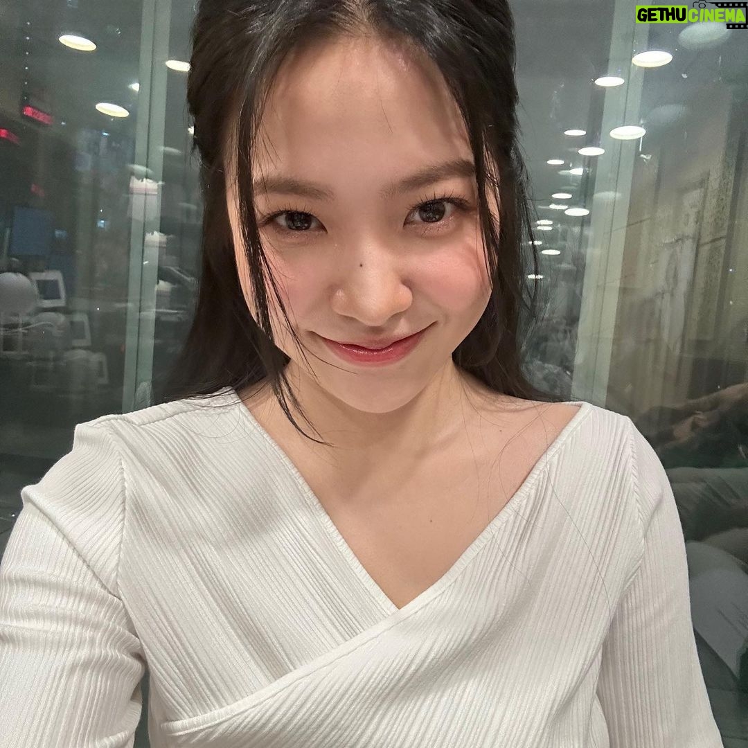 Yeri Instagram - 감사합니다 청담국제고등학교 팀🩵 my wendyy 🩵H&M&S 팀🩵 모두들요 !