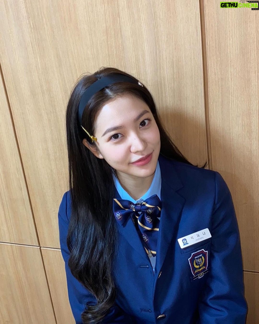 Yeri Instagram - EPISODE 5,6 TODAY 💸 🤑💸@wavve.official @netflixkr