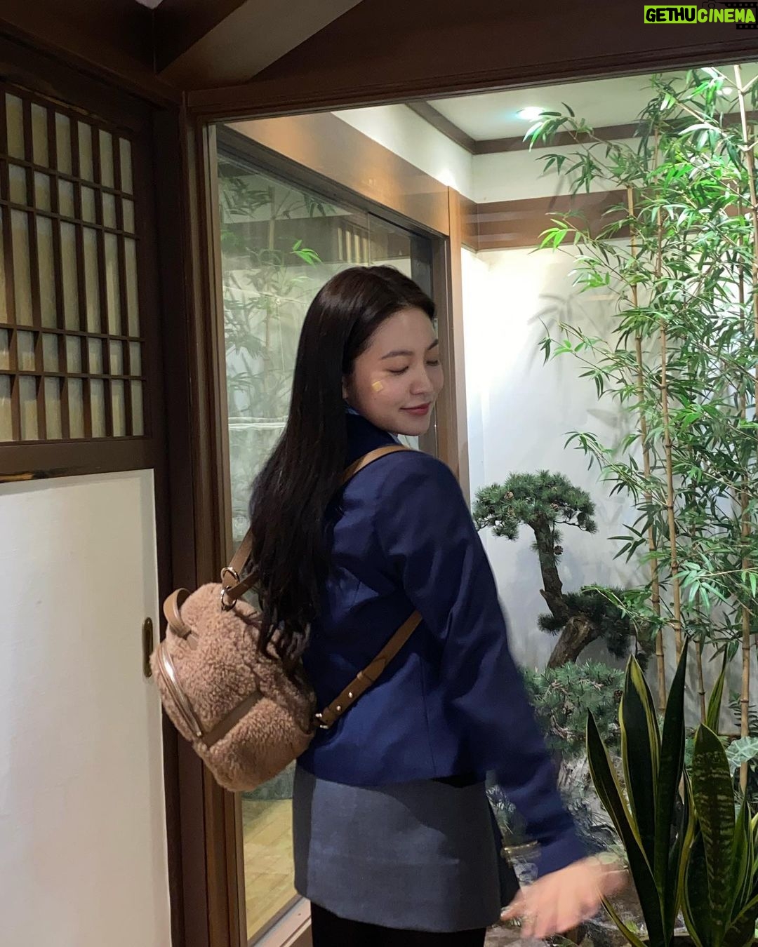 Yeri Instagram - EPISODE 5,6 TODAY 💸 🤑💸@wavve.official @netflixkr