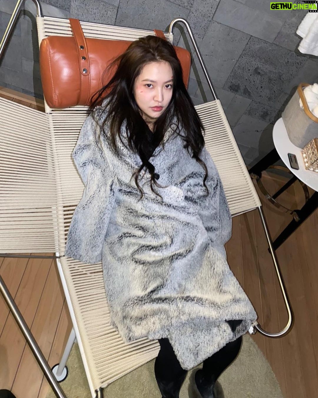 Yeri Instagram - EPISODE 5,6 TODAY 💸 🤑💸@wavve.official @netflixkr