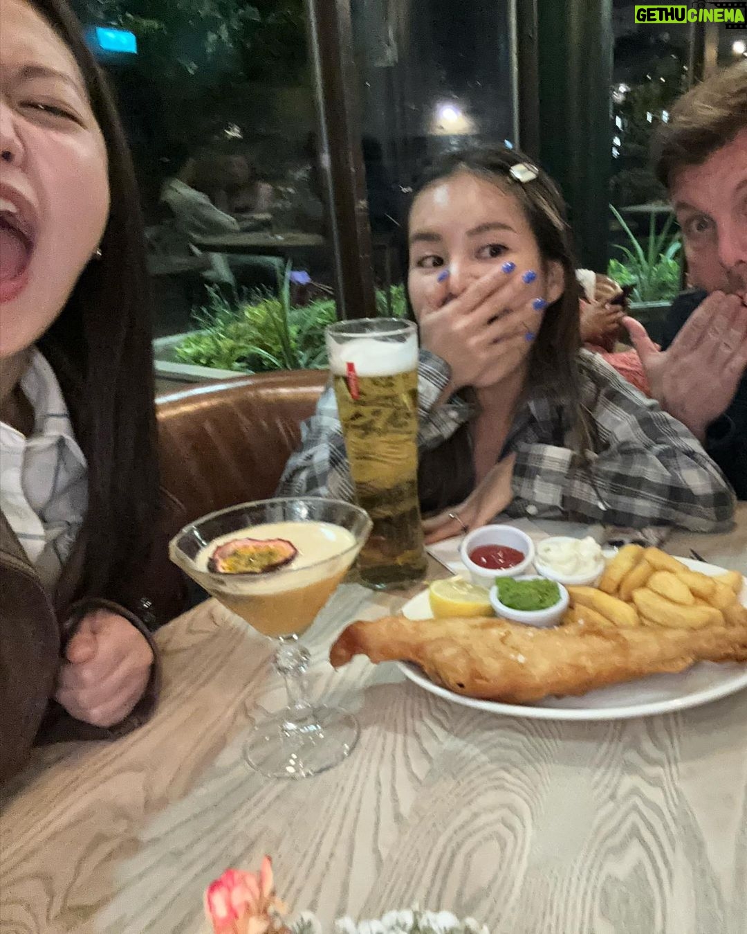 Yeri Instagram - Spend time with your loved ones ! 사랑하는 언니 오빠 동생 덕분에 외롭지 않았어 고마워 사랑해 🧸🧸 London U.K.