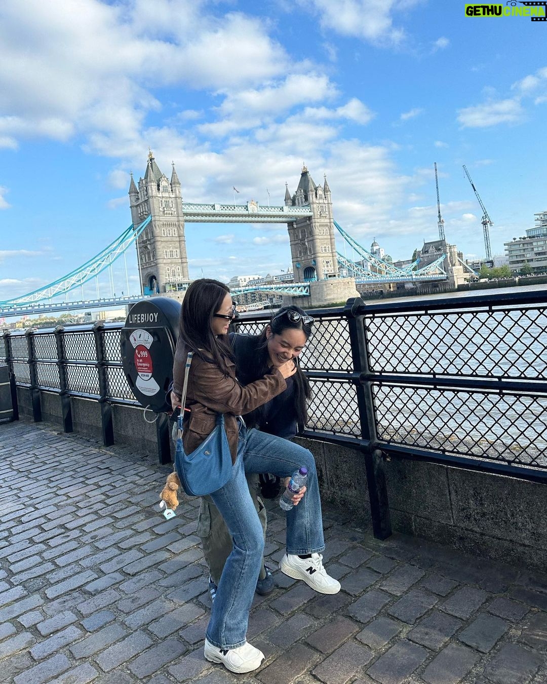 Yeri Instagram - Spend time with your loved ones ! 사랑하는 언니 오빠 동생 덕분에 외롭지 않았어 고마워 사랑해 🧸🧸 London U.K.