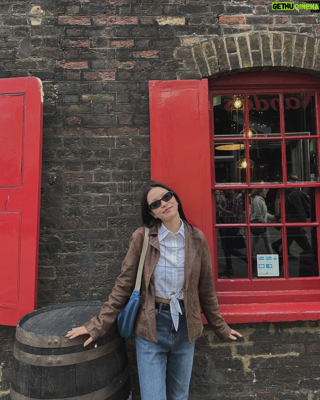 Yeri Instagram - Spend time with your loved ones ! 사랑하는 언니 오빠 동생 덕분에 외롭지 않았어 고마워 사랑해 🧸🧸 London U.K.