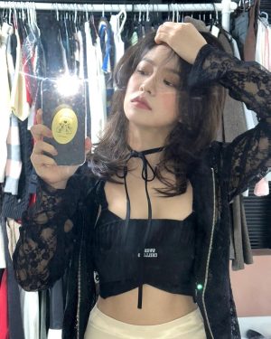 Yeri Instagram - 💇🏻‍♀️🧏🏻‍♀️
