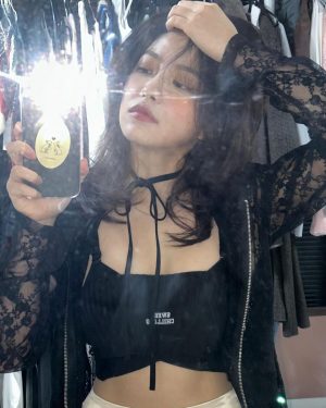Yeri Instagram - 💇🏻‍♀️🧏🏻‍♀️