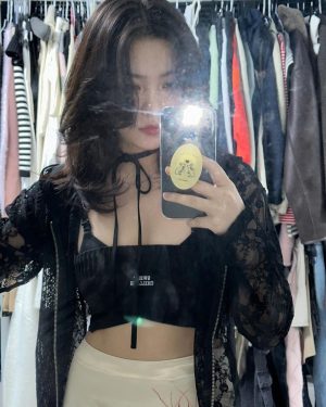 Yeri Instagram - 💇🏻‍♀️🧏🏻‍♀️